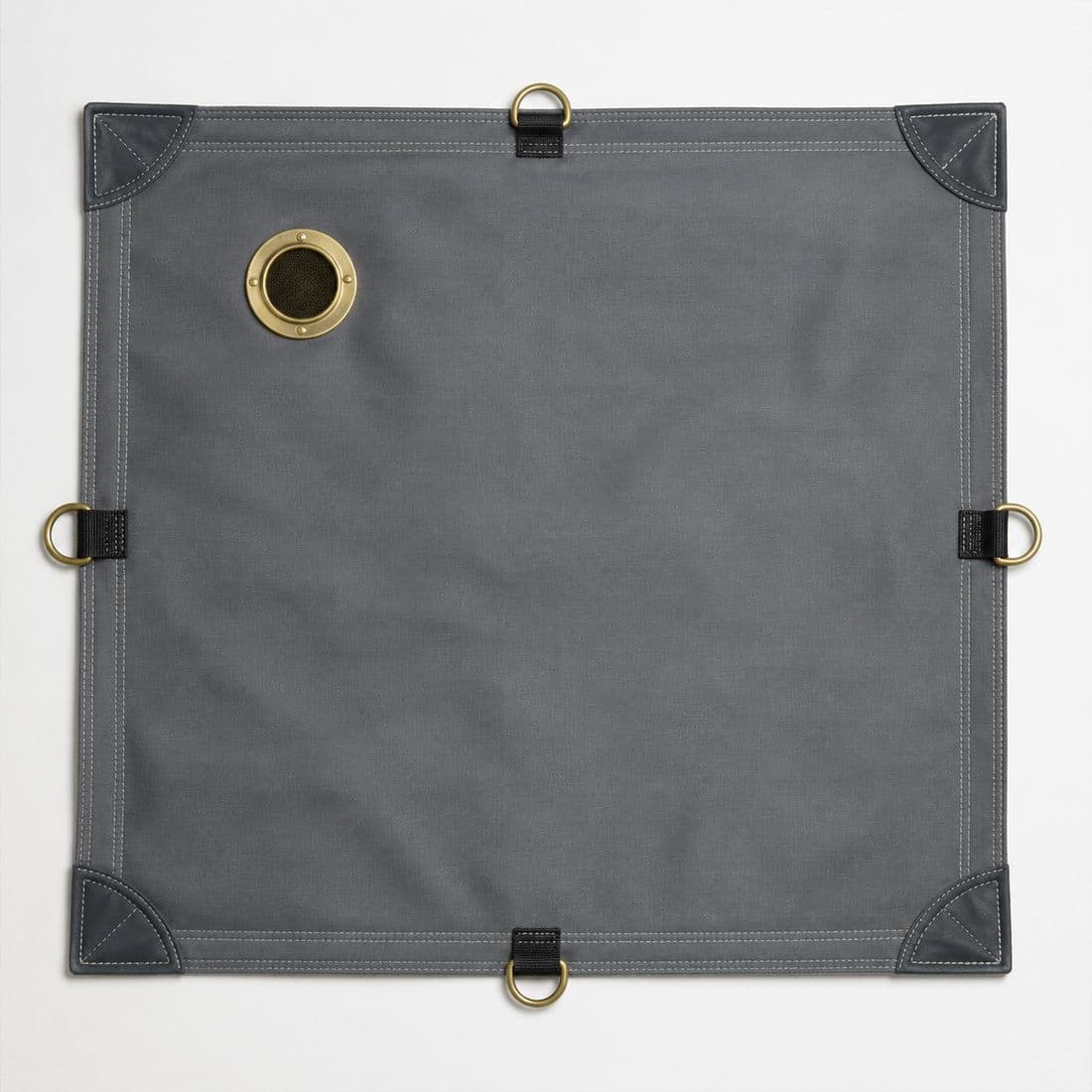Hatch Cover W4: A hatch cover for a boat kept on a coastal mooring where nobody lifts the cover for weeks.